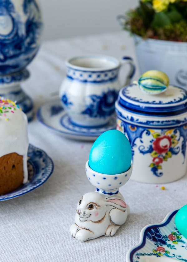 Подставка под яйцо Кролик в цвете